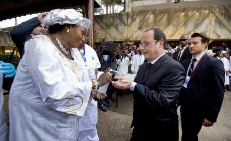 Conakry (AFP). Hollande affiche en Guinée sa solidarité contre Ebola