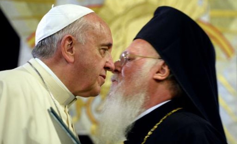 Istanbul (AFP). Turquie: le pape plaide pour la réunion des églises catholique et orthodoxe 