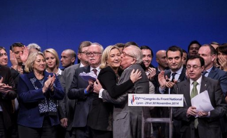 Lyon (AFP). Réélue présidente du FN, Marine Le Pen rafraîchit l'organigramme du parti