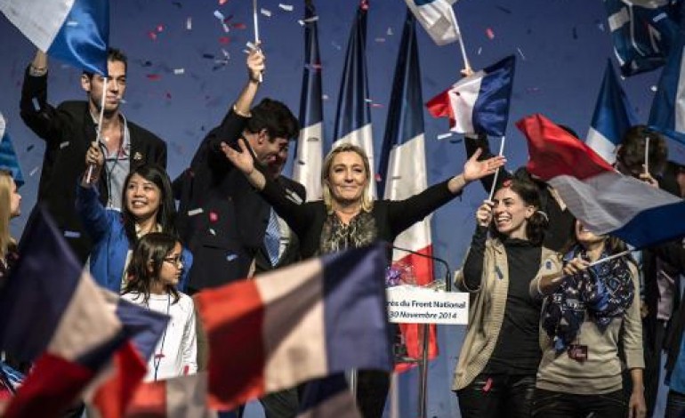 Lyon (AFP). FN: Marine Le Pen attaque Hollande et Sarkozy et renforce ses positions en interne