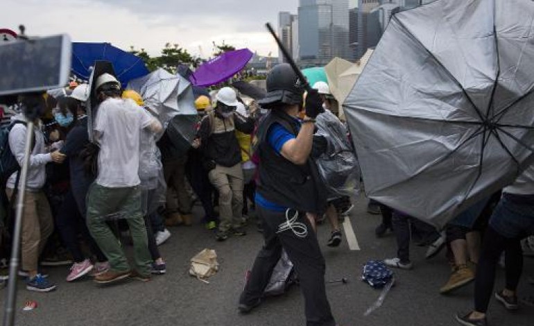 Hong Kong (AFP). Hong Kong: le pouvoir menace les militants prodémocratie après de nouvelles manifestations