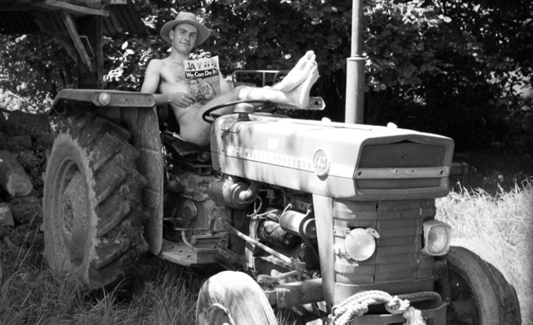 Les jeunes agriculteurs de la Manche posent nus pour le calendrier 2015