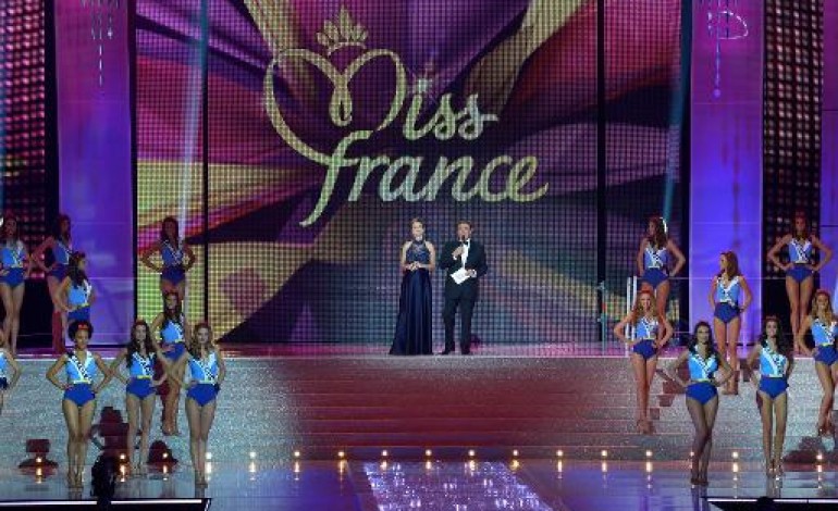 Orléans (AFP). Miss France 2015 dévoilée à Orléans en mode flamboyant et sexy