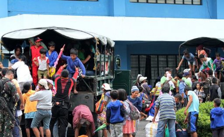 Tacloban (Philippines) (AFP). Philippines: évacuations massives à l'approche du typhon Hagupit