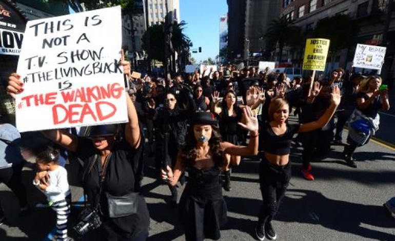 New York (AFP). Etats-Unis: deuil et manifestations contre les bavures policières, l'une dégénère