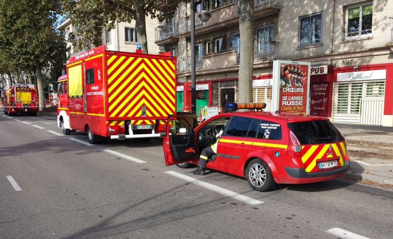 Saint-Etienne-du-Rouvray : ivre, il incendie plusieurs véhicules 