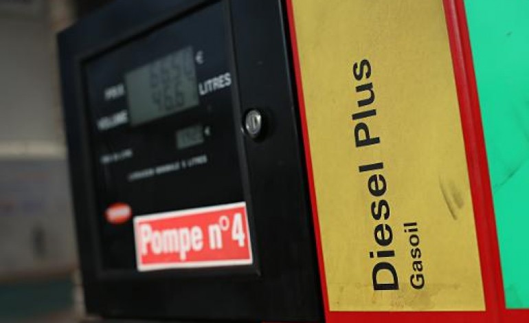 Paris (AFP). Les carburants au plus bas depuis plus de quatre ans en France