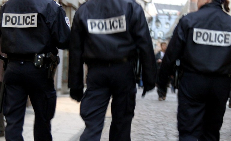 Rouen : Ils volent cinq jeans d'une valeur totale de 950 € aux Galeries Lafayette