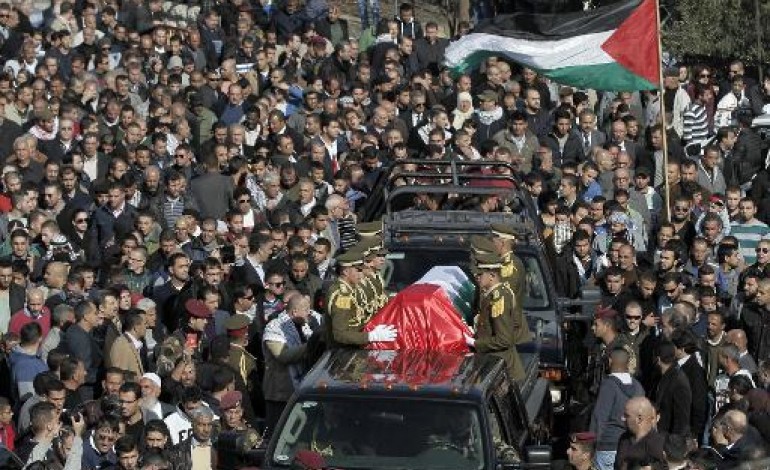 Ramallah (Territoires palestiniens) (AFP). Des milliers de Palestiniens enterrent un de leurs hauts responsables