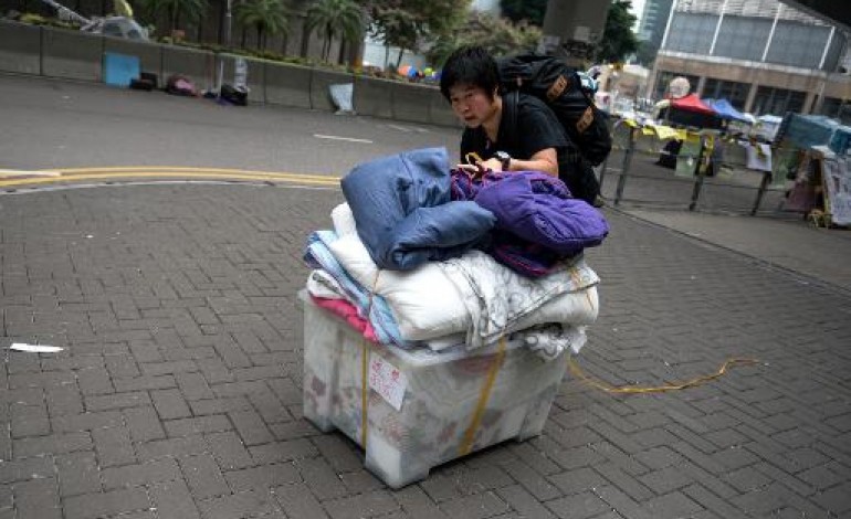 Hong Kong (AFP). Hong Kong retrouve son fonctionnement habituel après l'évacuation des prodémocrates