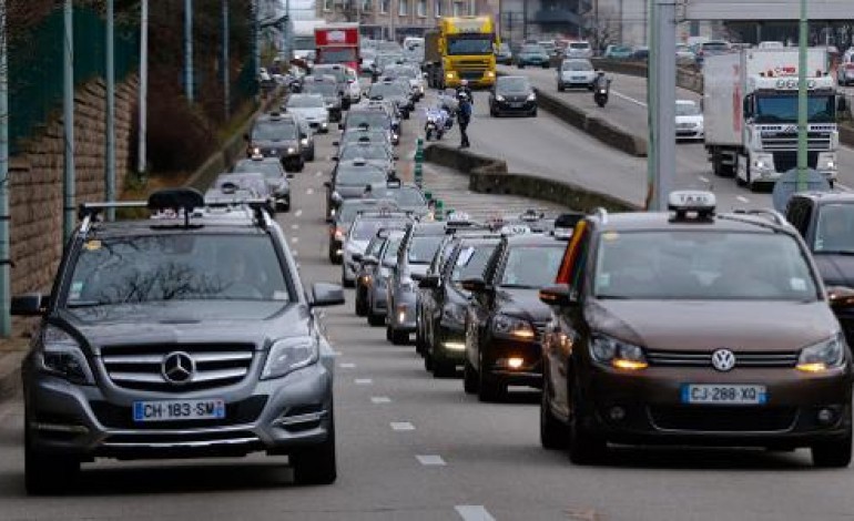 Paris (AFP). Taxis franciliens en colère: mobilisation contre l'Américain Uber 