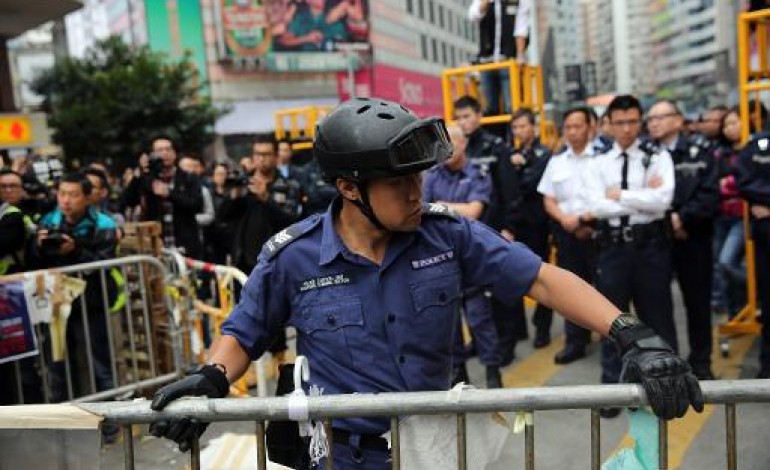 Hong Kong (AFP). Hong Kong: la police évacue les derniers irréductibles