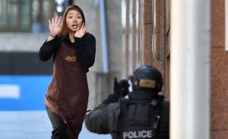Sydney (AFP). Sydney: le preneur d'otages réclame un drapeau de l'EI, évoque quatre bombes