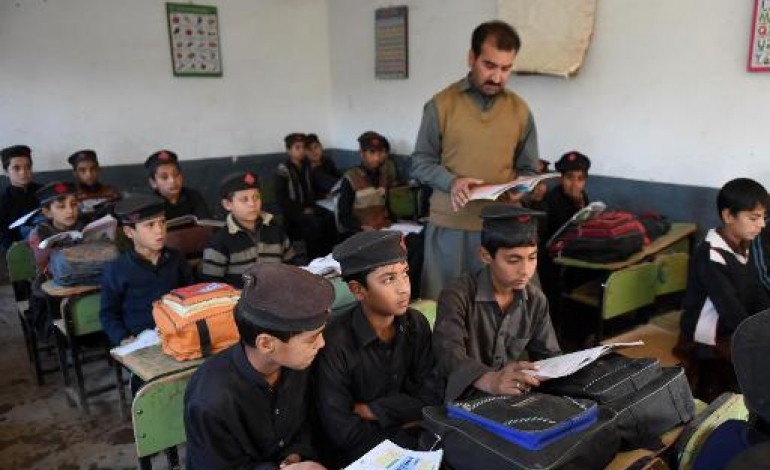 Peshawar (Pakistan) (AFP). Pakistan: un commando taliban attaque une école pour enfants de militaires