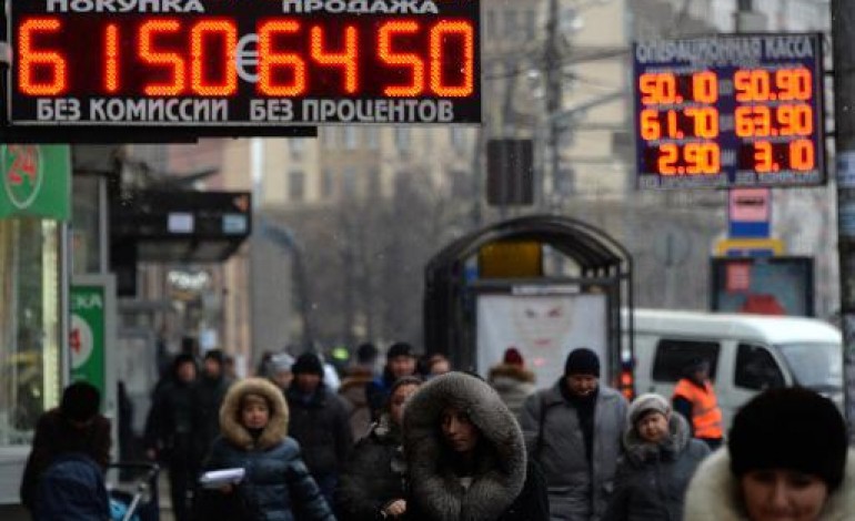 Moscou (AFP). Russie: le rouble rebondit de 4% après la décision de la banque centrale