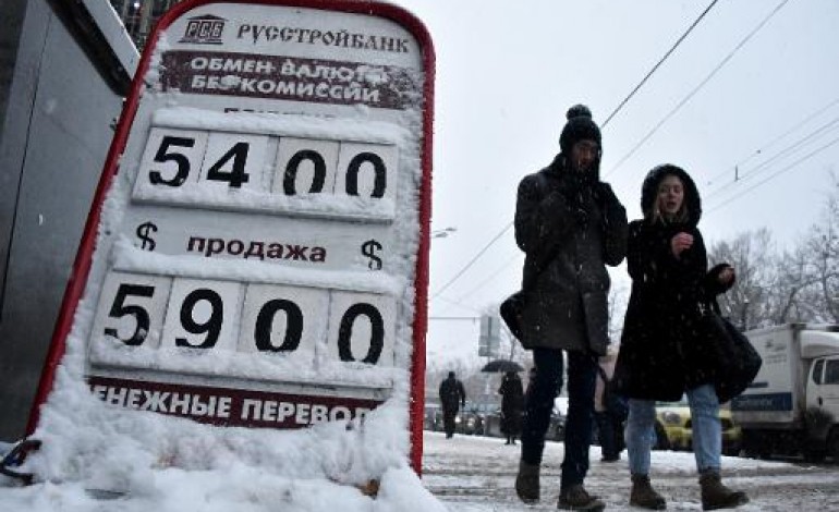 Moscou (AFP). Russie: mesures radicales de la banque centrale après un plongeon historique du rouble