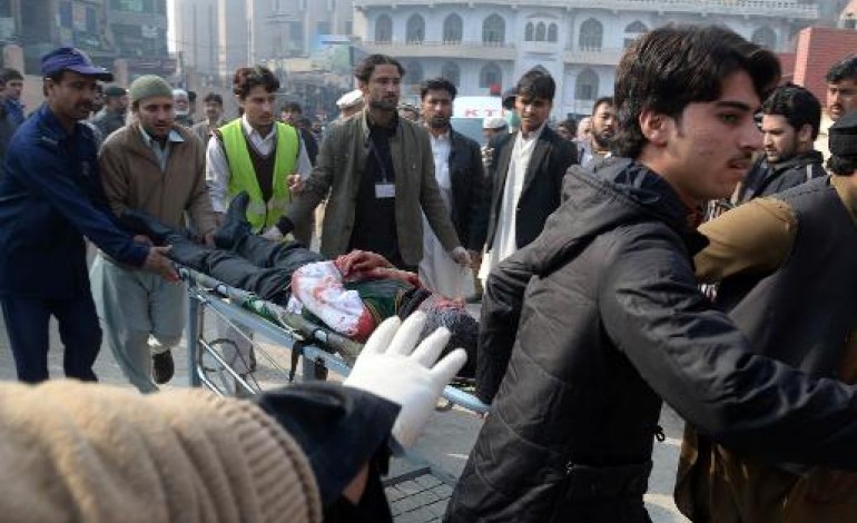 Peshawar (Pakistan) (AFP). Pakistan: carnage dans une école militaire attaquée par les talibans