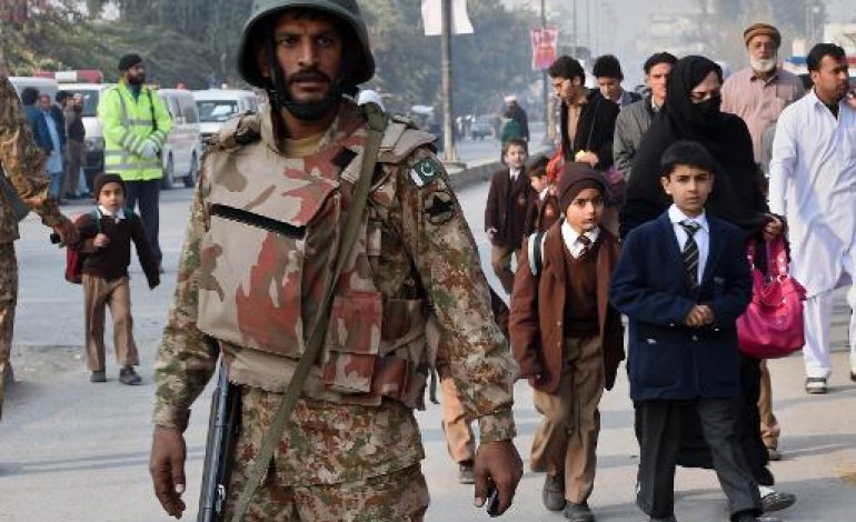 Peshawar (Pakistan) (AFP). Un jeune rescapé raconte avoir vu la mort dans l'attaque talibane de Peshawar