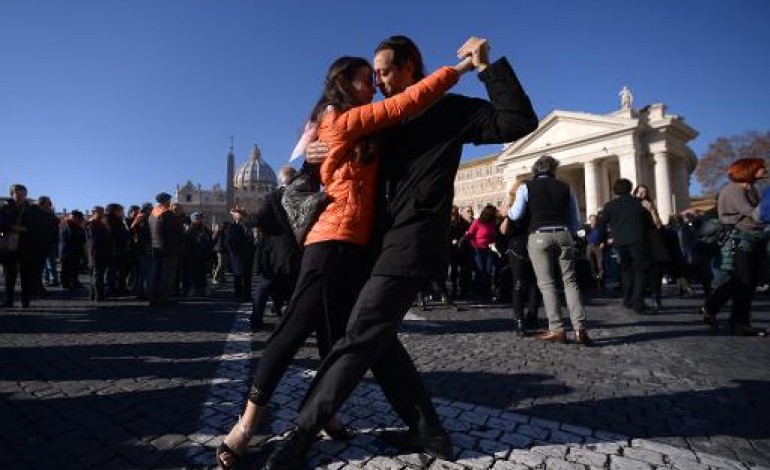 Cité du Vatican (AFP). Tango géant à Rome pour l'anniversaire du pape