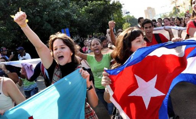 Paris (AFP). Le monde accueille avec enthousiasme le rapprochement historique Etats-Unis/Cuba