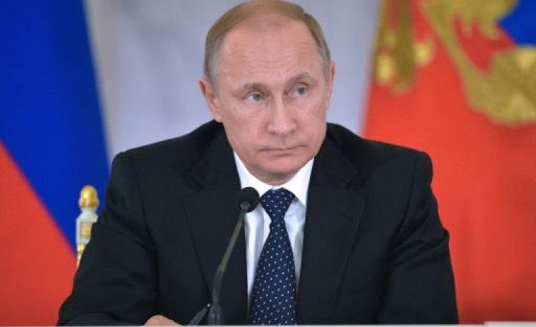 Moscou (AFP). Russie: Poutine sort de son silence en pleine crise monétaire