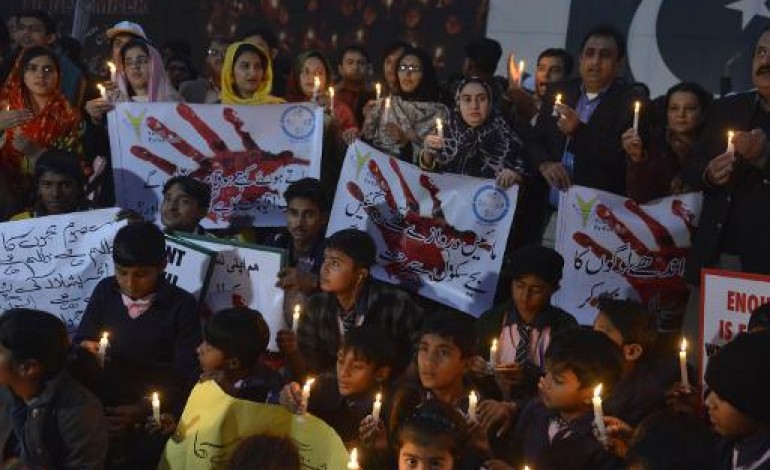 Peshawar (Pakistan) (AFP). Pakistan: les écoliers survivants du massacre veulent défier les talibans