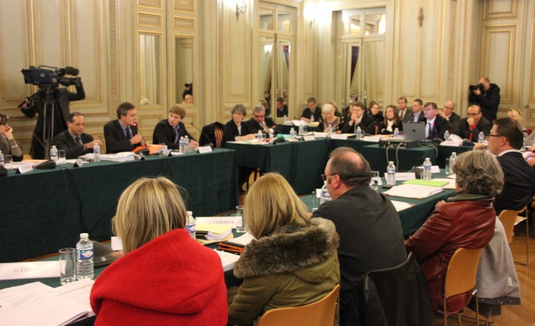 Budget 2015 : la droite et le Front de Gauche votent contre