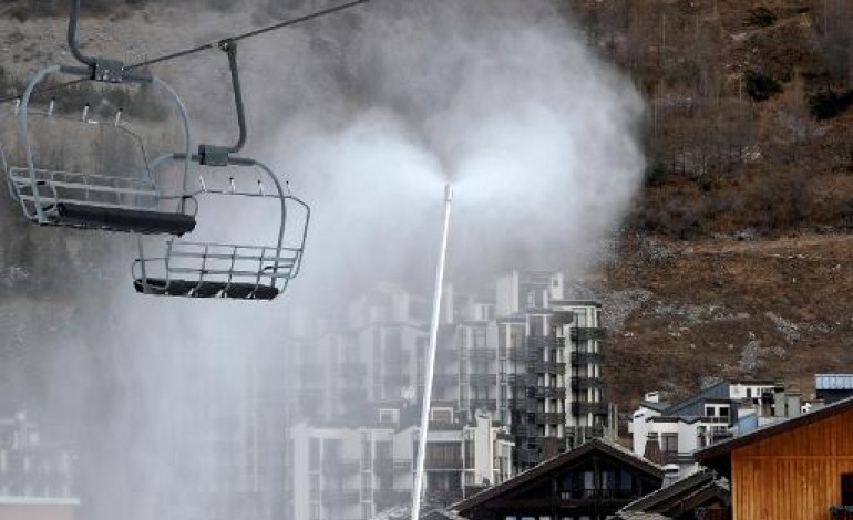 Grenoble (AFP). Les stations de ski vont fêter Noël en attendant la neige