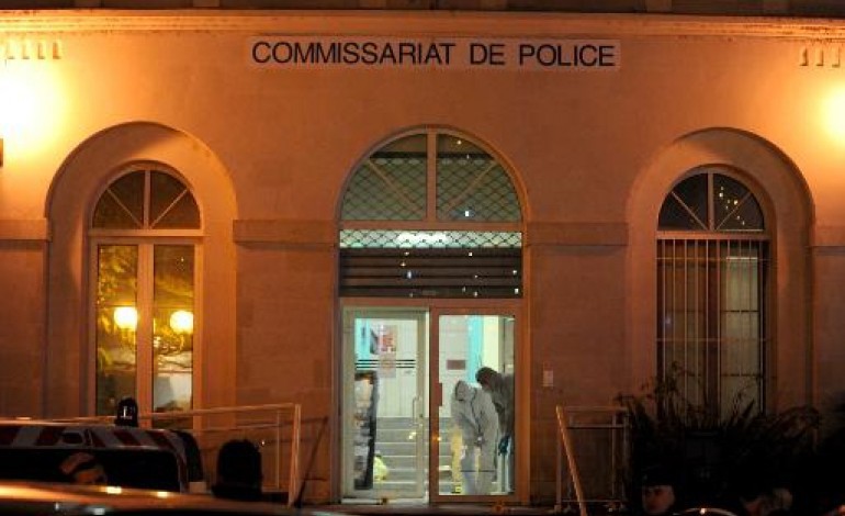 Joué-lès-Tours (AFP). Joué-lès-Tours: l'agresseur des policiers affichait le drapeau de l'EI sur Facebook