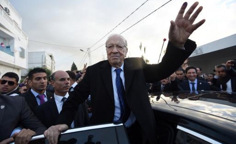 Tunis (AFP). Présidentielle en Tunisie: Essebsi revendique la victoire, Marzouki conteste