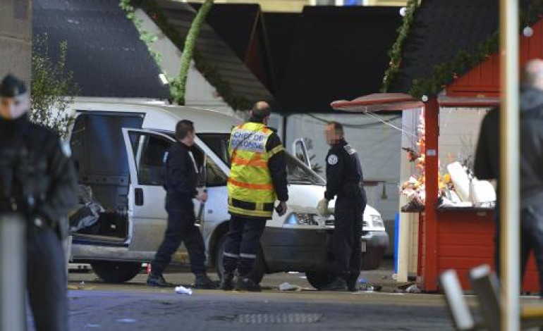 Paris (AFP). Nantes: un automobiliste fauche 10 passants sur le marché de Noël et se poignarde