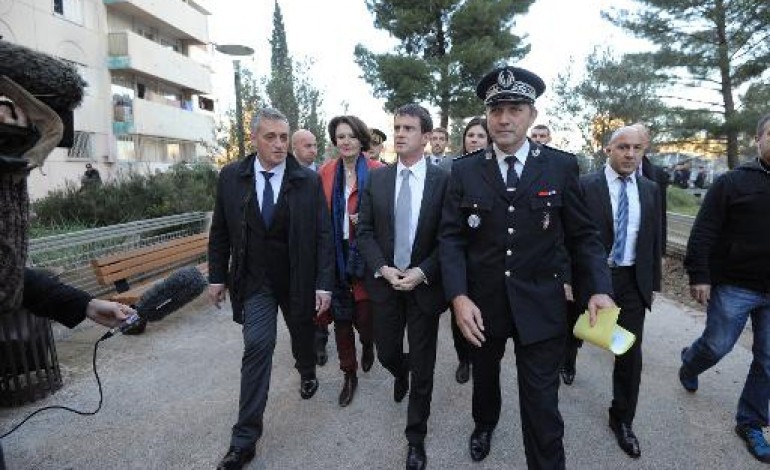 Paris (AFP). Valls annonce le renforcement des patrouilles militaires durant les fêtes