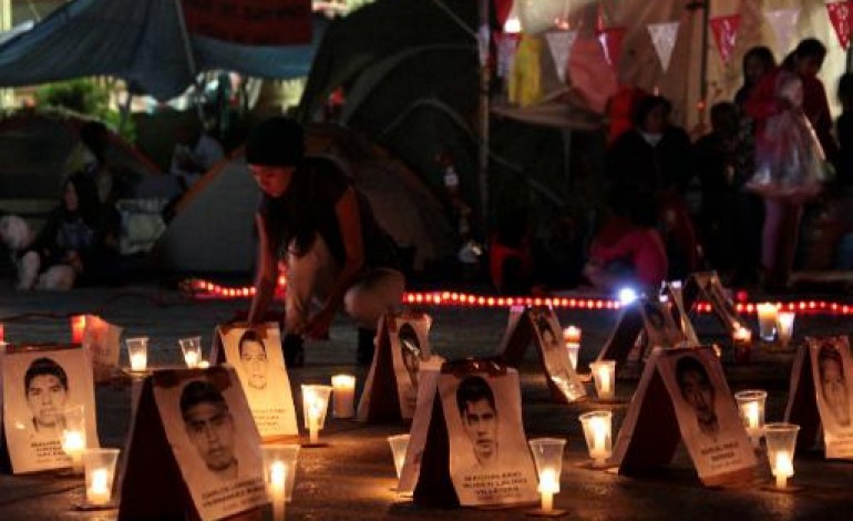 Mexico (AFP). Manifestation à Mexico trois mois après la disparition de 43 étudiants