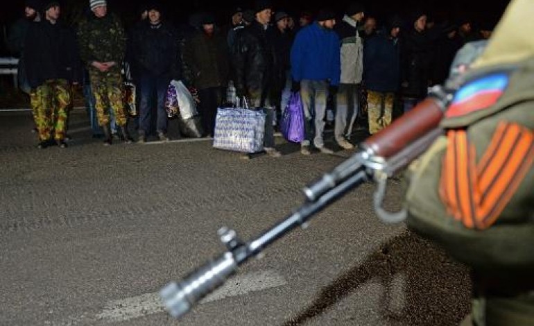Kostiantynivka (Ukraine) (AFP). L'Ukraine et les rebelles prorusses poursuivent leurs échanges de prisonniers