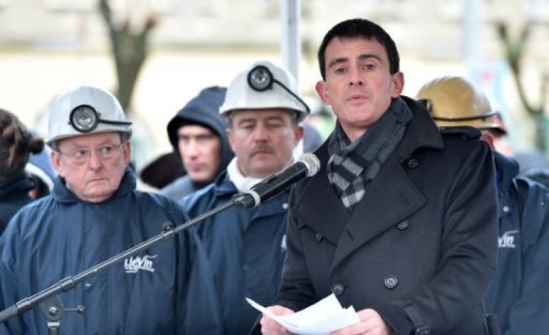 Liévin (AFP). A Liévin, Manuel Valls rend hommage au monde ouvrier