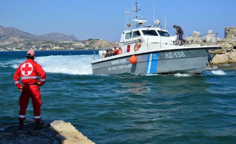 Athènes (AFP). Titanesque opération de sauvetage des passagers d'un ferry au large de la Grèce