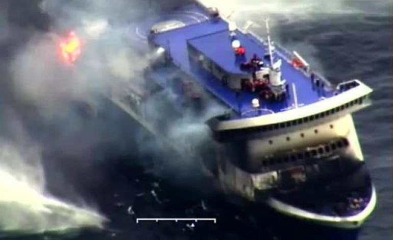 Athènes (AFP). Un mort et encore 300 personnes à secourir après un feu sur un ferry