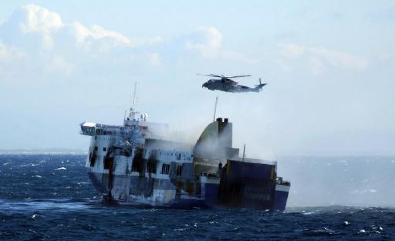 Bari (Italie) (AFP). Ferry incendié: huit morts, passagers évacués mais nombre exact incertain