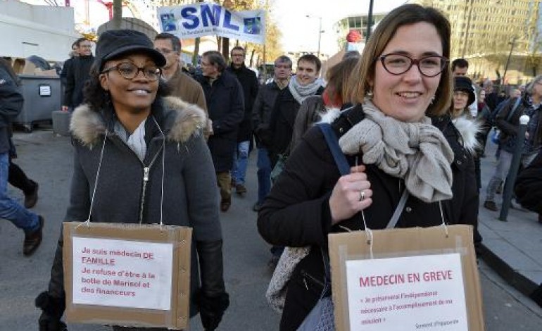 Paris (AFP). Les médecins poursuivent leur grève, les cliniques renoncent