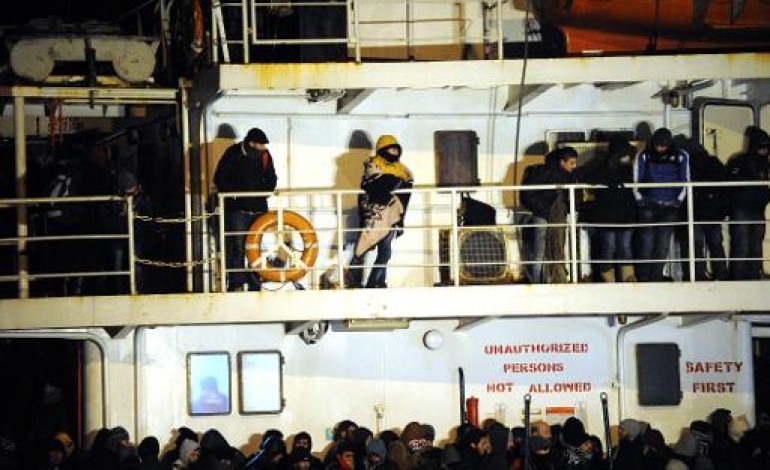 Gallipoli (Italie) (AFP). Adriatique: quelque 900 migrants sauvés par la marine italienne