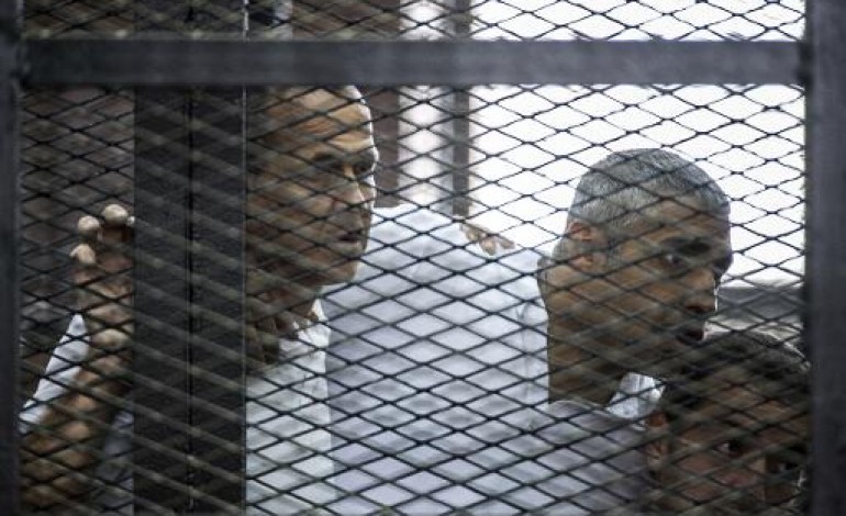 Le Caire (AFP). Egypte: nouveau procès pour les journalistes d'Al-Jazeera qui restent en prison