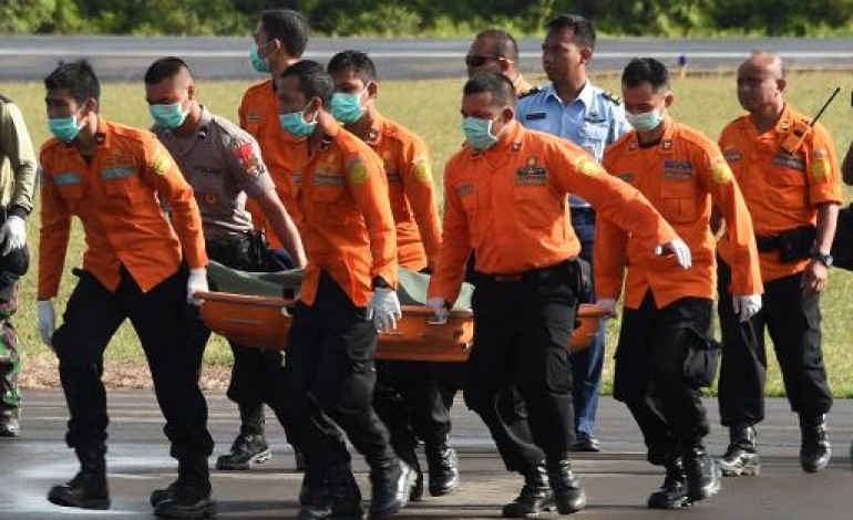 Pangkalan Bun (Indonésie) (AFP). Crash d'AirAsia: les secours espèrent des avancées importantes