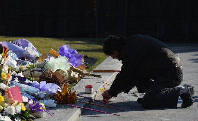 Shanghai (AFP). Bousculade de Shanghai: hommage aux victimes, la thèse des faux billets écartée