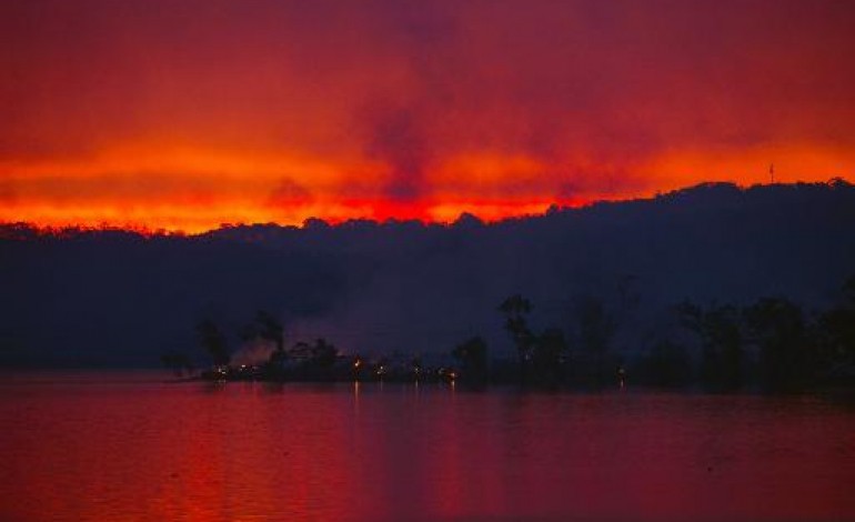 Adélaïde (Australie) (AFP). Incendies hors de contrôle dans le sud de l'Australie