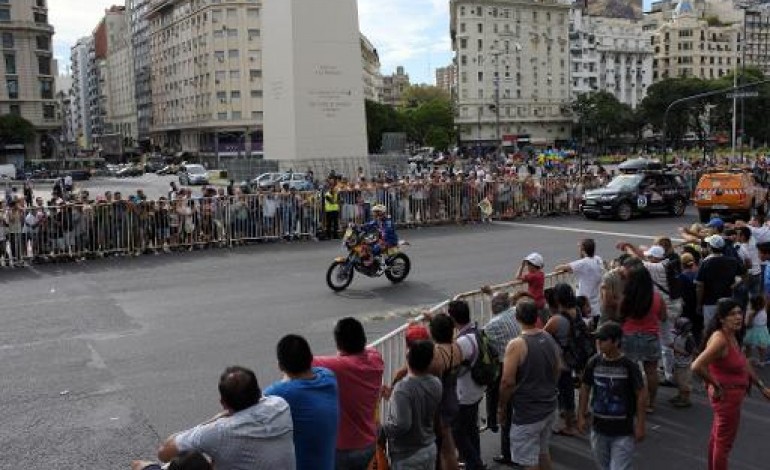 Buenos Aires (AFP). Dakar-2015: parade présidentielle à Buenos Aires pour le peloton du Rallye