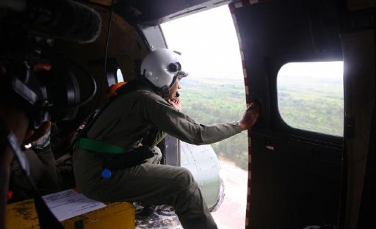 Pangkalan Bun (Indonésie) (AFP). AirAsia: du givre peut-être à l'origine du crash en mer de Java