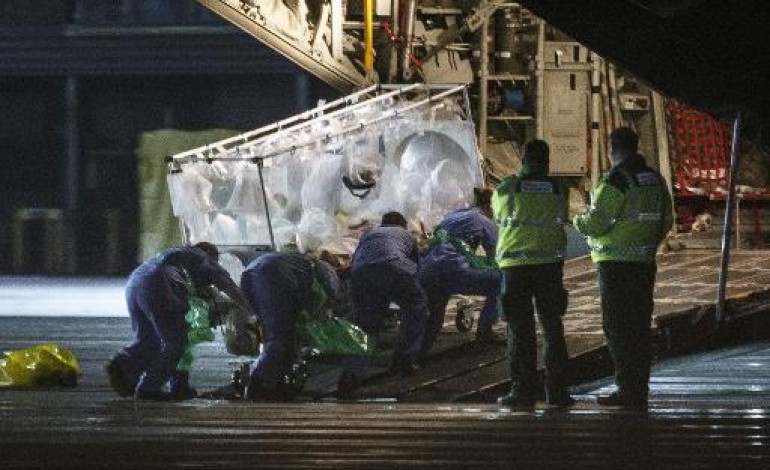 Londres (AFP). Ebola: une infirmière britannique entre la vie et la mort, un Américain en observation