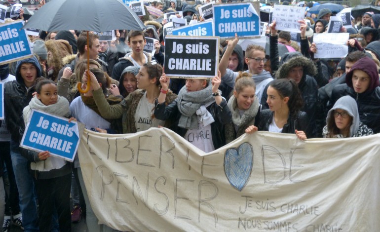 "Je suis Charlie" : 1 500 lycéens rassemblés à Saint-Lô