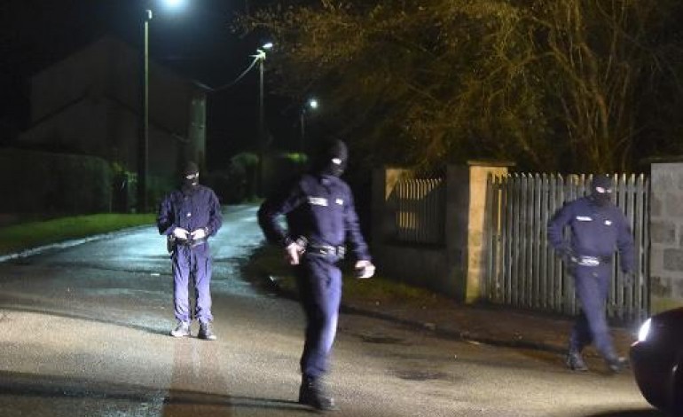 Dammartin-en-Goële (France) (AFP). Charlie Hebdo: coups de feu et prise d'otages au nord-est de Paris