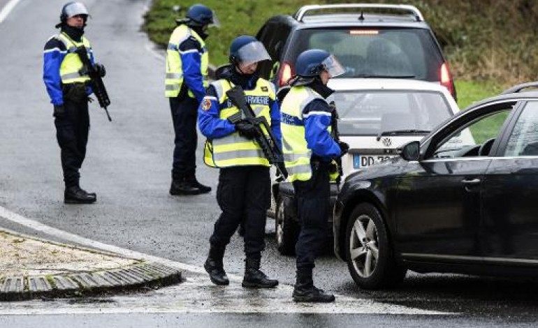 Dammartin-en-Goële (France) (AFP). Charlie Hebdo: la traque des frères Kouachi dégénère en double prise d'otages